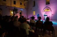 Večer evergreena u atriju palače Cedulin