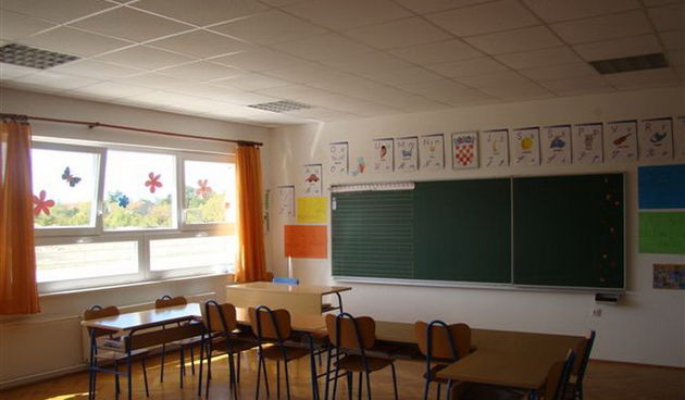 Svecano otvorenje obnovljenih podrucnih skola u Rastevicu i Bukovicu