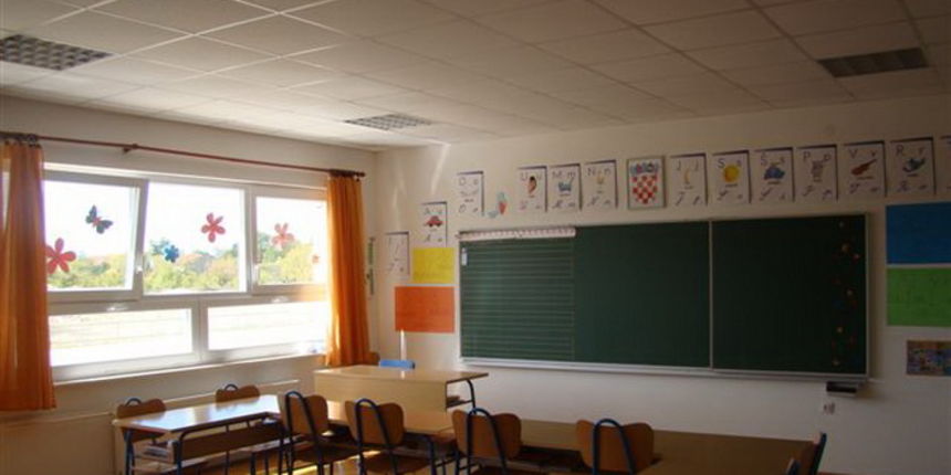 Svecano otvorenje obnovljenih podrucnih skola u Rastevicu i Bukovicu Svecano otvorenje obnovljenih podrucnih skola u Rastevicu i Bukovicu