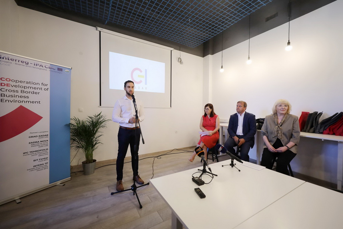 Otvoren CODE hub coworking prostor u Studentskom domu Sveučilišta u Zadru Otvoren CODE hub coworking prostor u Studentskom domu Sveučilišta u Zadru