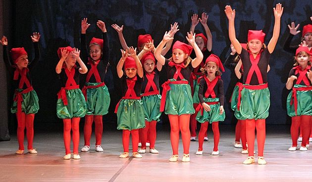 Plesna čestitka Zadarskog plesnog ansambla (foto: Marin Gospić)