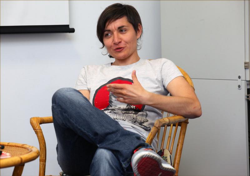 Centar za mirovne studije organizirao je tribinu s Mimom Simić, spisateljicom, filmskom kritičarkom i aktivistkinjom, porijeklom iz Zadra. Na tribini je najavljen filmski i umjetnički festival koji ce se uskoro odrzati u kuli Stojana Jankovića u Islamu Gr