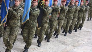 Paljenjem svijeća i polaganjem vijenaca, te mimohodom postrojbi započelo svečano obilježavanje 23. obljetnice VRO Maslenica. Foto. Dino Stanin/PIXSELL Paljenjem svijeća i polaganjem vijenaca, te mimohodom postrojbi započelo svečano obilježavanje 23. obljetnice VRO Maslenica. Foto. Dino Stanin/PIXSELL