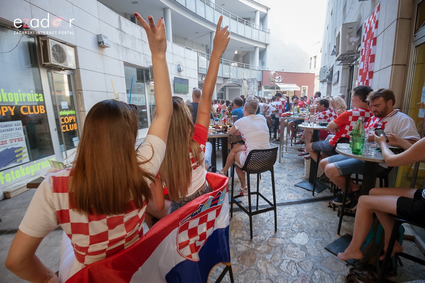 Navijačko ludilo u Zadru za vrijeme i nakon finala Svjetskog prvenstva Navijačko ludilo u Zadru za vrijeme i nakon finala Svjetskog prvenstva
