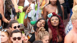 Zrće: Drugi dan Hideout festivala privukao je mnogobrojnu publiku na after beach party, Photo: Luka Stanzl/PIXSELL Zrće: Drugi dan Hideout festivala privukao je mnogobrojnu publiku na after beach party, Photo: Luka Stanzl/PIXSELL