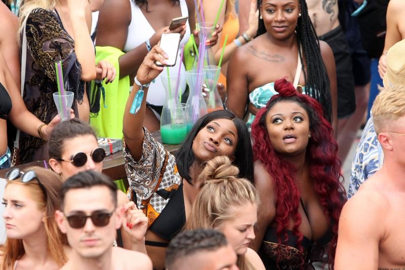 Zrće: Drugi dan Hideout festivala privukao je mnogobrojnu publiku na after beach party, Photo: Luka Stanzl/PIXSELL Zrće: Drugi dan Hideout festivala privukao je mnogobrojnu publiku na after beach party, Photo: Luka Stanzl/PIXSELL