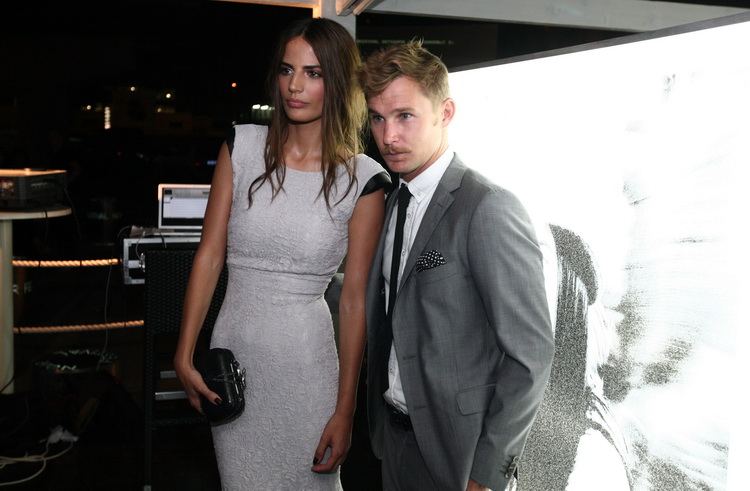 Zadar, 200811.
U Maraschino baru zapoceo je Nior festival. Festival je otvoren hrvatskom premijerom kratkometraznog filma ‘Mind Games’ redatelja Gavina Bonda. U filmu glume hrvatski top model Helena Sopar i Brian Geraghty (poznat po ulozi u Oscarom nagra Zadar, 200811.
U Maraschino baru zapoceo je Nior festival. Festival je otvoren hrvatskom premijerom kratkometraznog filma ‘Mind Games’ redatelja Gavina Bonda. U filmu glume hrvatski top model Helena Sopar i Brian Geraghty (poznat po ulozi u Oscarom nagra