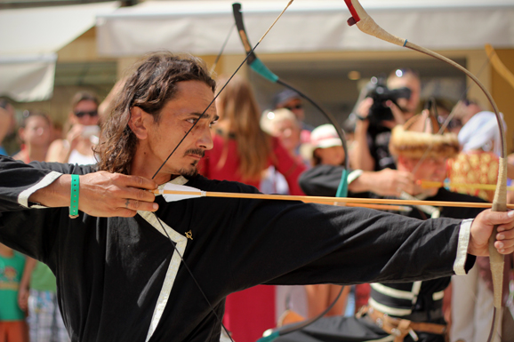 Vitezovi vranski na Narodnom trgu (foto:Saša Čuka) Vitezovi vranski na Narodnom trgu (foto:Saša Čuka)