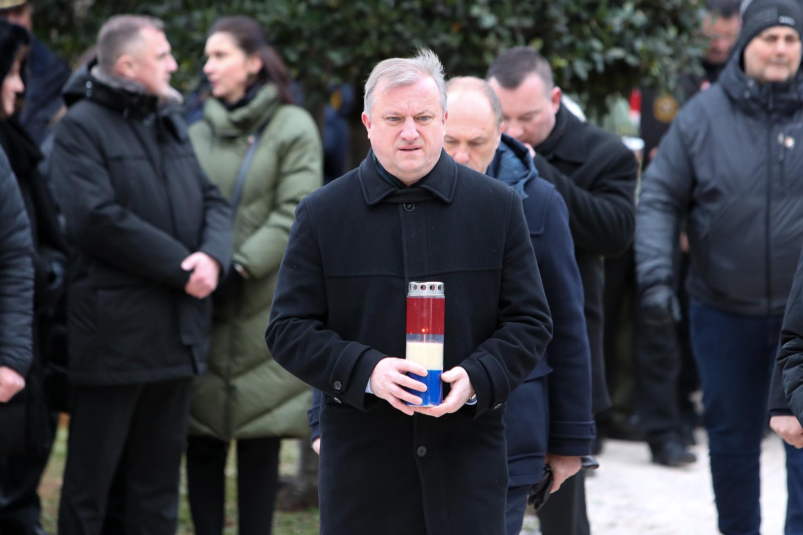 Na Gradskom groblju odana počast poginulim hrvatskim braniteljima povodom 30. obljetnice VRO Maslenica Na Gradskom groblju odana počast poginulim hrvatskim braniteljima povodom 30. obljetnice VRO Maslenica