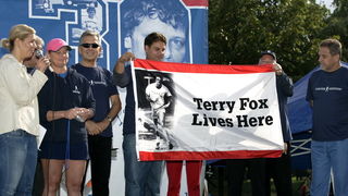 Zagreb, 190910.
Danas se na malom Jarunskom jezeru odrzava humanitarna manifestacija Terry Fox Run koja je pod pokroviteljstvom predsjednika drzave Ive Josipovica, Vlade RH i Grada Zagreba. Gradjani mogu sudjelovati trcanjem, hodanjem, rolanjem i voznjom