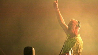 Zrce, 090711.
Na prvom hrvatskom Big Beach partyju na plazi Zrce nastupio je Fatboy Slim pred oko 10 tisuca posjetitelja. Fatboy Slim, DJ za siroke narodne mase. Svo vrijeme dvosatnog nastupa drzao je publiku u visokom ritmu tako da je ona svo vrijeme ple Zrce, 090711.
Na prvom hrvatskom Big Beach partyju na plazi Zrce nastupio je Fatboy Slim pred oko 10 tisuca posjetitelja. Fatboy Slim, DJ za siroke narodne mase. Svo vrijeme dvosatnog nastupa drzao je publiku u visokom ritmu tako da je ona svo vrijeme ple