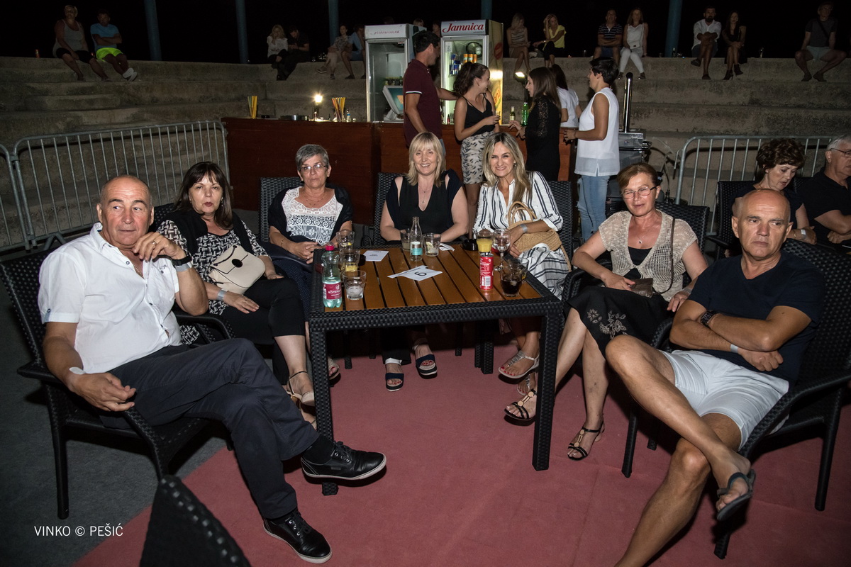 Zorica Kondža i klapa Cambi @ bazen Ilirije u Biogradu