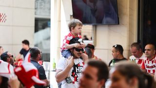 Navijači prate utakmicu Hrvatska – Engleska