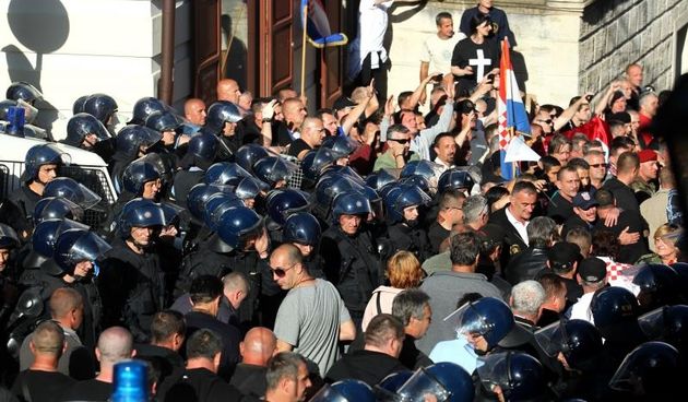 Branitelji koji su prosvjedovali na Markovom trgu i nocili u crkvi sv. marka napokon su krenuli natrak prema satoru na Savskoj cesti . Photo: Zeljko Lukunic/PIXSELL