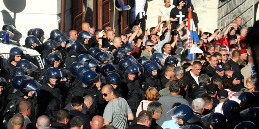 Branitelji koji su prosvjedovali na Markovom trgu i nocili u crkvi sv. marka napokon su krenuli natrak prema satoru na Savskoj cesti . Photo: Zeljko Lukunic/PIXSELL