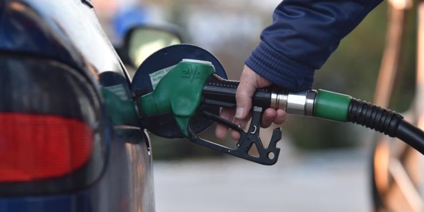 Od ponoći na benzinskim postajama širom Hrvatske znatno niže cijene goriva. Photo: Hrvoje Jelavic/PIXSELL