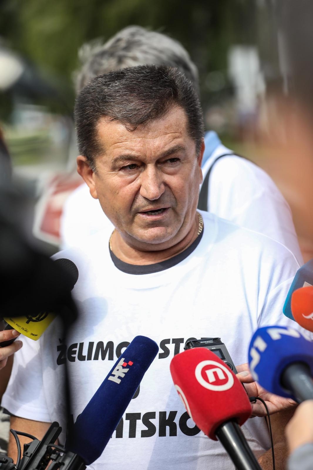 Stali autobusi, vozači upozorili: ‘Imamo 3800 kuna plaću i sad se svi čude što idemo van’ Stali autobusi, vozači upozorili: ‘Imamo 3800 kuna plaću i sad se svi čude što idemo van’