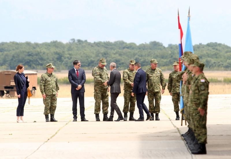 Plenković i Krstičević posjetili zračnu bazu Zemunik i protupožarnu eskadrilu Plenković i Krstičević posjetili zračnu bazu Zemunik i protupožarnu eskadrilu