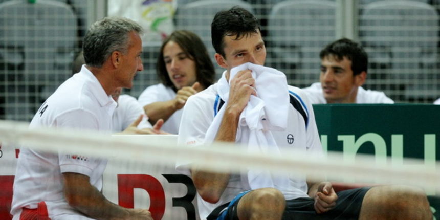 Porec, 100709.
Dvorana Zatika. 
Davis Cup, cetvrtfinale izmedu Hravatske i SAD-a. 
Mec izmedju Ive Karlovica i Jamesa Blakea. 
Na slici: Ivo Karlovic i Goran Prpic.
Foto: Goran Sebelic / CROPIX