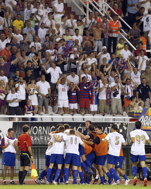 Split, 050810.
Gradski stadion Poljud.
Uzvratna utakmica treceg pretkola Europske lige izmedju Hajduka i Dinama iz Bukuresta.
Na fotografiji: slavlje igraca Hajduka.
Foto: Ante Cizmic / CROPIX Split, 050810.
Gradski stadion Poljud.
Uzvratna utakmica treceg pretkola Europske lige izmedju Hajduka i Dinama iz Bukuresta.
Na fotografiji: slavlje igraca Hajduka.
Foto: Ante Cizmic / CROPIX