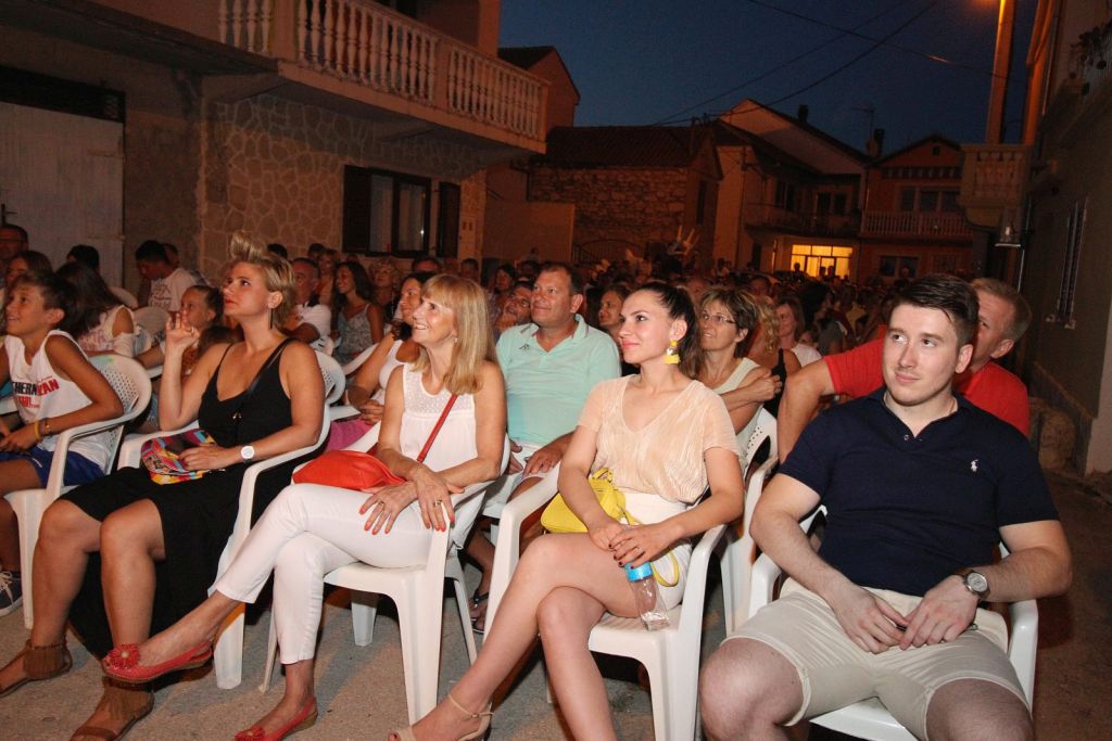 Željko Pervan i društvo nasmijali Bibinjce do suza