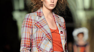 Vivienne Westwood Red Label, Jesen 2010.  (www.coutorture.com)