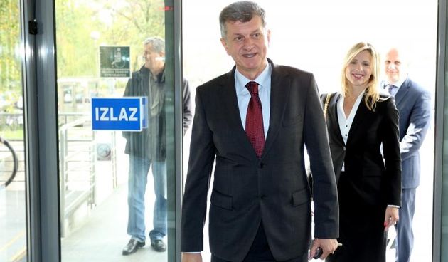 Hrvatska liga protiv raka u prigodi 50. obljetnice osnutka i KBC Sestre milosrdnice organizirali su svecanost otkrivanja biste akademika Ive Padovana. Otkrivanju biste koja je rad akademskog kipara Krune Bosnjaka i postolja Marka Milasa nazocili su minis