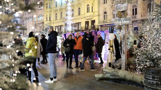 Zagrebački Advent ove godine pun je svjetla i šarenila