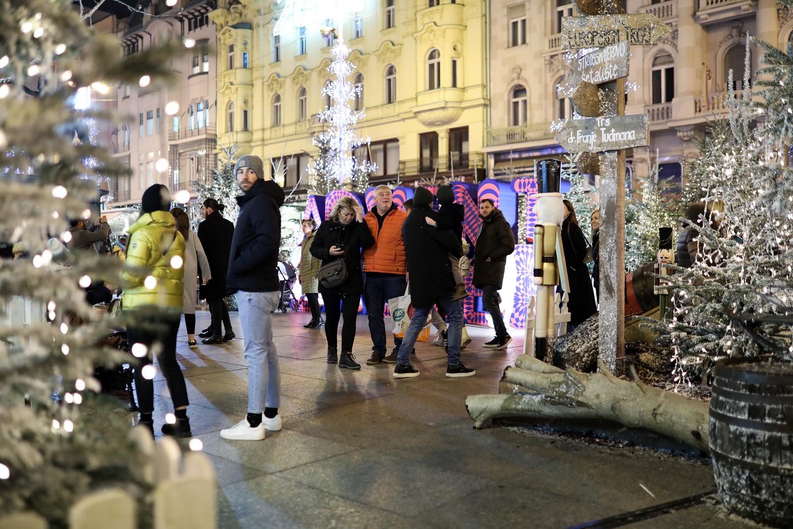 Zagrebački Advent ove godine pun je svjetla i šarenila