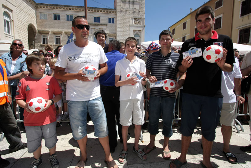 Hrvatska rukometna reprezentacija na Narodnom trgu (foto: Marin Gospić)