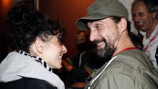 Biograd na moru, 130510.
Nakon koncerta Cubisma na biogradskoj rivi koji se odrzao u sklopu Porina, poznati par, glumica Zrinka Cvitesic i glazbenik Hrvoje Rupcic u jednom su kaficu izmjenjivali njeznosti.
Foto: Jure Miskovic / CROPIX