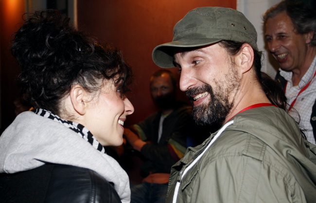 Biograd na moru, 130510.
Nakon koncerta Cubisma na biogradskoj rivi koji se odrzao u sklopu Porina, poznati par, glumica Zrinka Cvitesic i glazbenik Hrvoje Rupcic u jednom su kaficu izmjenjivali njeznosti.
Foto: Jure Miskovic / CROPIX