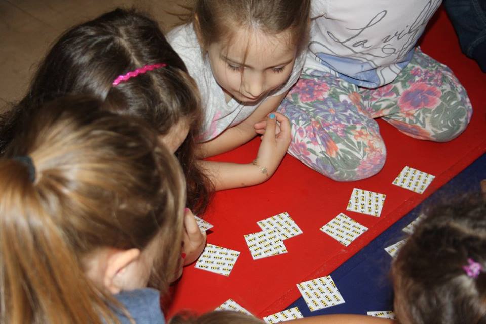 Etno dani: Osnovci igrali “Igru pamtilicu” u Gradskoj straži Etno dani: Osnovci igrali “Igru pamtilicu” u Gradskoj straži