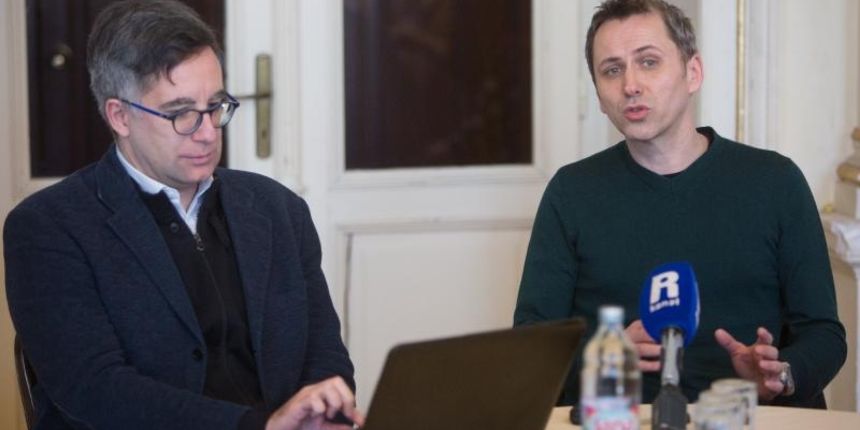 Konferencija za medije umjetnickog direktora festivala BITEF Ivana Medenica i Olivera Frljica o sudjelovanju Zajceve predstave Nad grobom glupe Europe na BITEF-u.