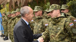 Ministar Krstičević posjetio eskadrilu transportnih helikoptera Ministar Krstičević posjetio eskadrilu transportnih helikoptera