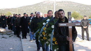 Tisnjanska Dubrava (Murter): Posljednji ispracaj Dragana Vlasica Vlaje, 16.2.2009. Tisnjanska Dubrava (Murter): Posljednji ispracaj Dragana Vlasica Vlaje, 16.2.2009.