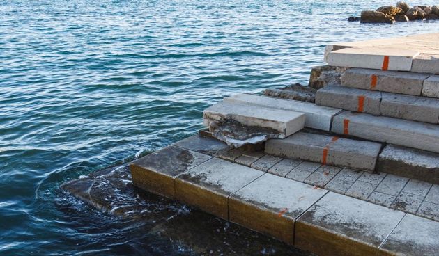 Dio zadarske rive urušio se nakon tijekom jučerašnjeg nevremena