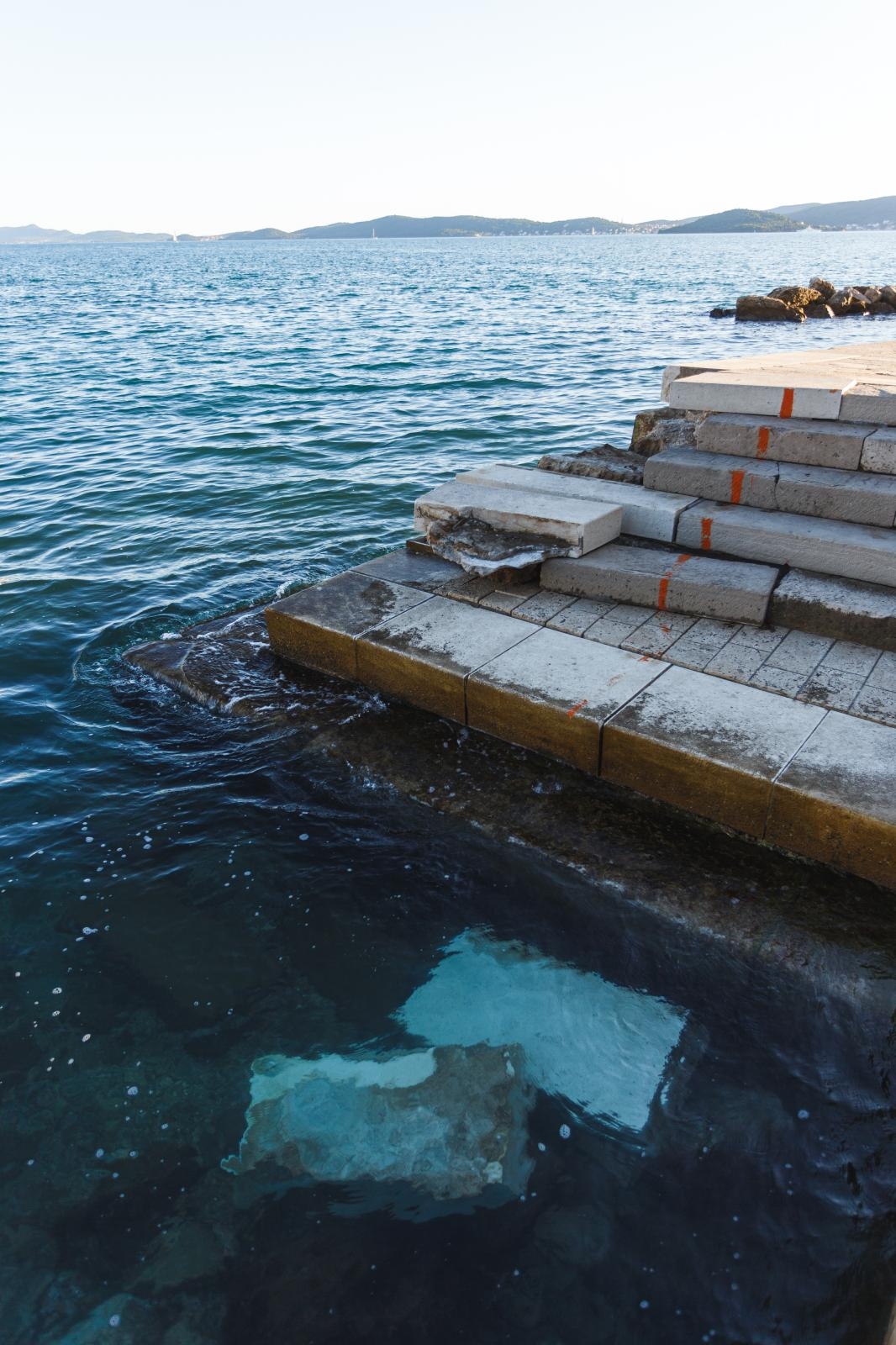 Dio zadarske rive urušio se nakon tijekom jučerašnjeg nevremena