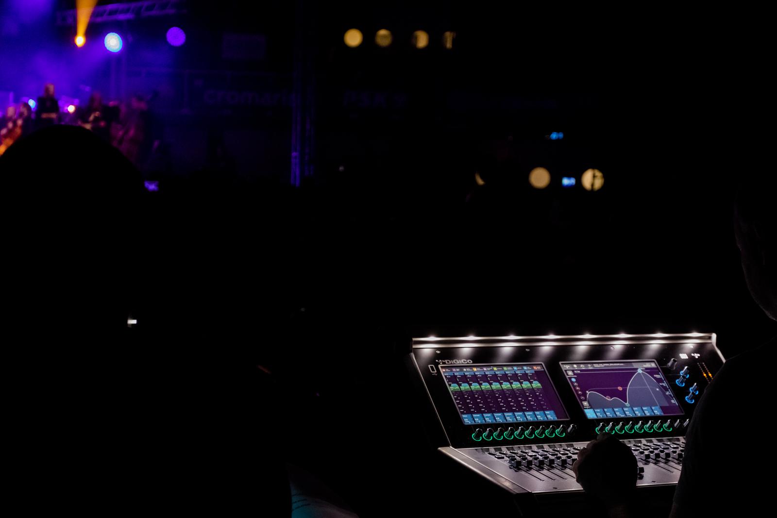 Glazbeni spektakl Rock the Opera održan u Zadru: Dino Jelusić nastupio kao specijalni gost Glazbeni spektakl Rock the Opera održan u Zadru: Dino Jelusić nastupio kao specijalni gost