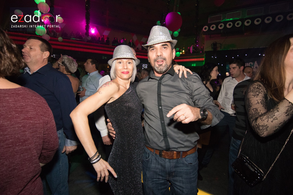 Ludnica u Saturnusu: Najbolji doček u svemiru i šire Ludnica u Saturnusu: Najbolji doček u svemiru i šire