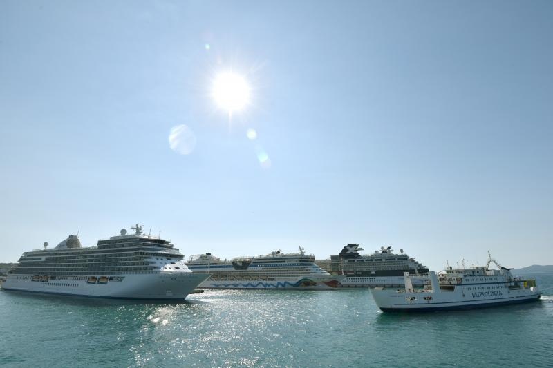 Tri megakruzera s preko 5 tisuća putnika uplovili u novu luku u Gaženici. Photo: Dino Stanin/PIXSELL Tri megakruzera s preko 5 tisuća putnika uplovili u novu luku u Gaženici. Photo: Dino Stanin/PIXSELL