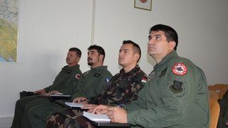 Mađarski piloti i tehničari posjetili eskadrilu aviona u Zemuniku