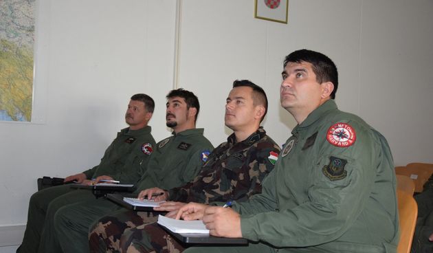 Mađarski piloti i tehničari posjetili eskadrilu aviona u Zemuniku