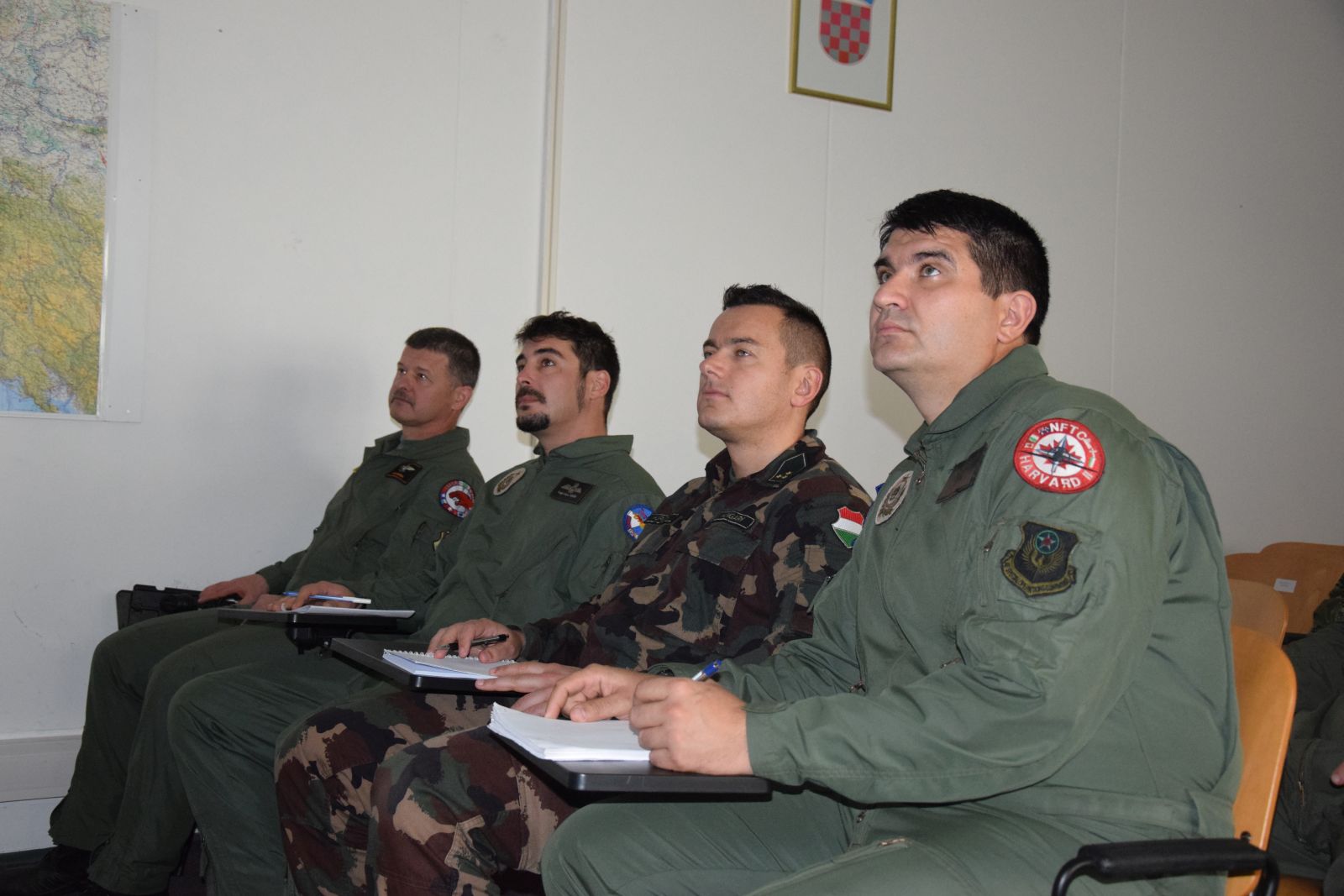 Mađarski piloti i tehničari posjetili eskadrilu aviona u Zemuniku