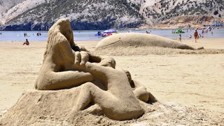 Lopar, 150612.
Nakon tri dana zavrsen je Prvi festival skulpture u pijesku
Najpjescanija plaza u Loparu, Rajska plaza ugostila je umjetnike i studente likovne akademije iz Zagreba na prvom festivalu skulpture u pijesku. Ukupno je izradjeno sedam skulptur Lopar, 150612.
Nakon tri dana zavrsen je Prvi festival skulpture u pijesku
Najpjescanija plaza u Loparu, Rajska plaza ugostila je umjetnike i studente likovne akademije iz Zagreba na prvom festivalu skulpture u pijesku. Ukupno je izradjeno sedam skulptur