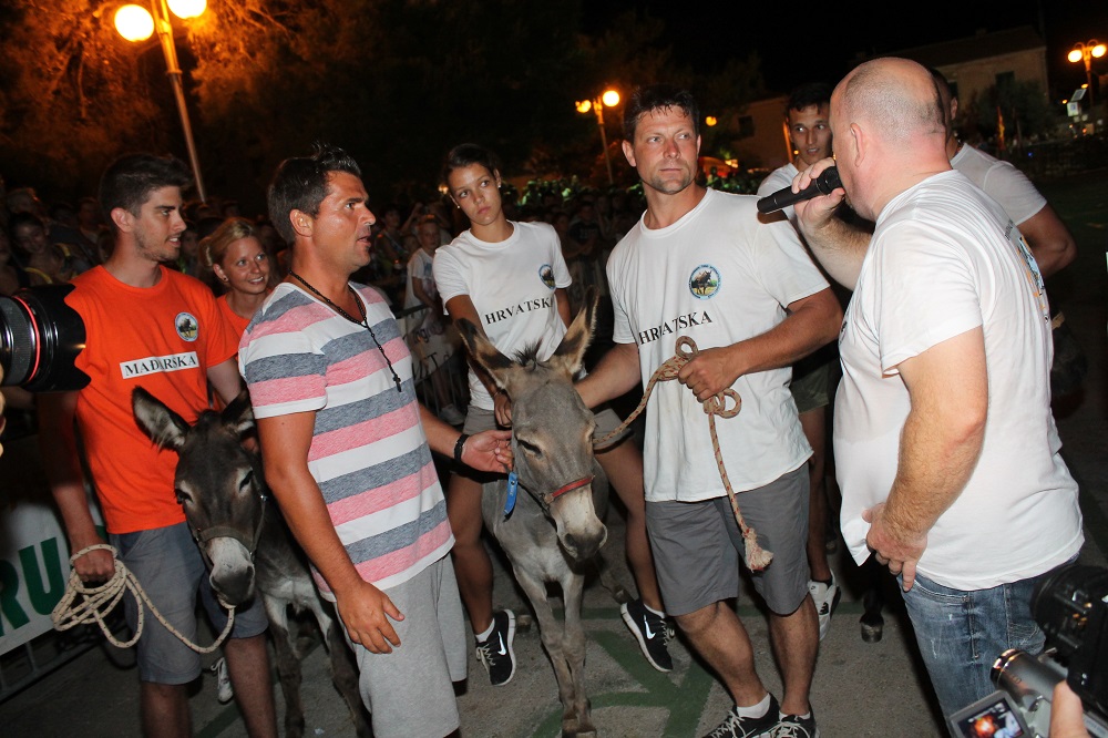 10. međunarodna trka tovarov Tisno 2015