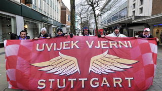 Swansea (Wales), 260313.
Swansea uoci kvalifikacijske utakmice za Svjetsko prvenstvo u Brazilu, 2014. godine, izmedju reprezentacija Walesa i Hrvatske.
Hrvatski navijaci u centru grada, prije vecerasnje nogometne utakmice .
Foto: Boris Kovacev / CROPIX
