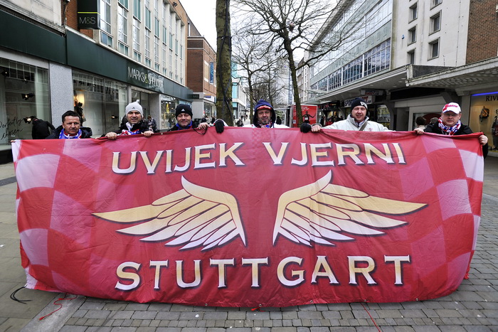 Swansea (Wales), 260313.
Swansea uoci kvalifikacijske utakmice za Svjetsko prvenstvo u Brazilu, 2014. godine, izmedju reprezentacija Walesa i Hrvatske.
Hrvatski navijaci u centru grada, prije vecerasnje nogometne utakmice .
Foto: Boris Kovacev / CROPIX