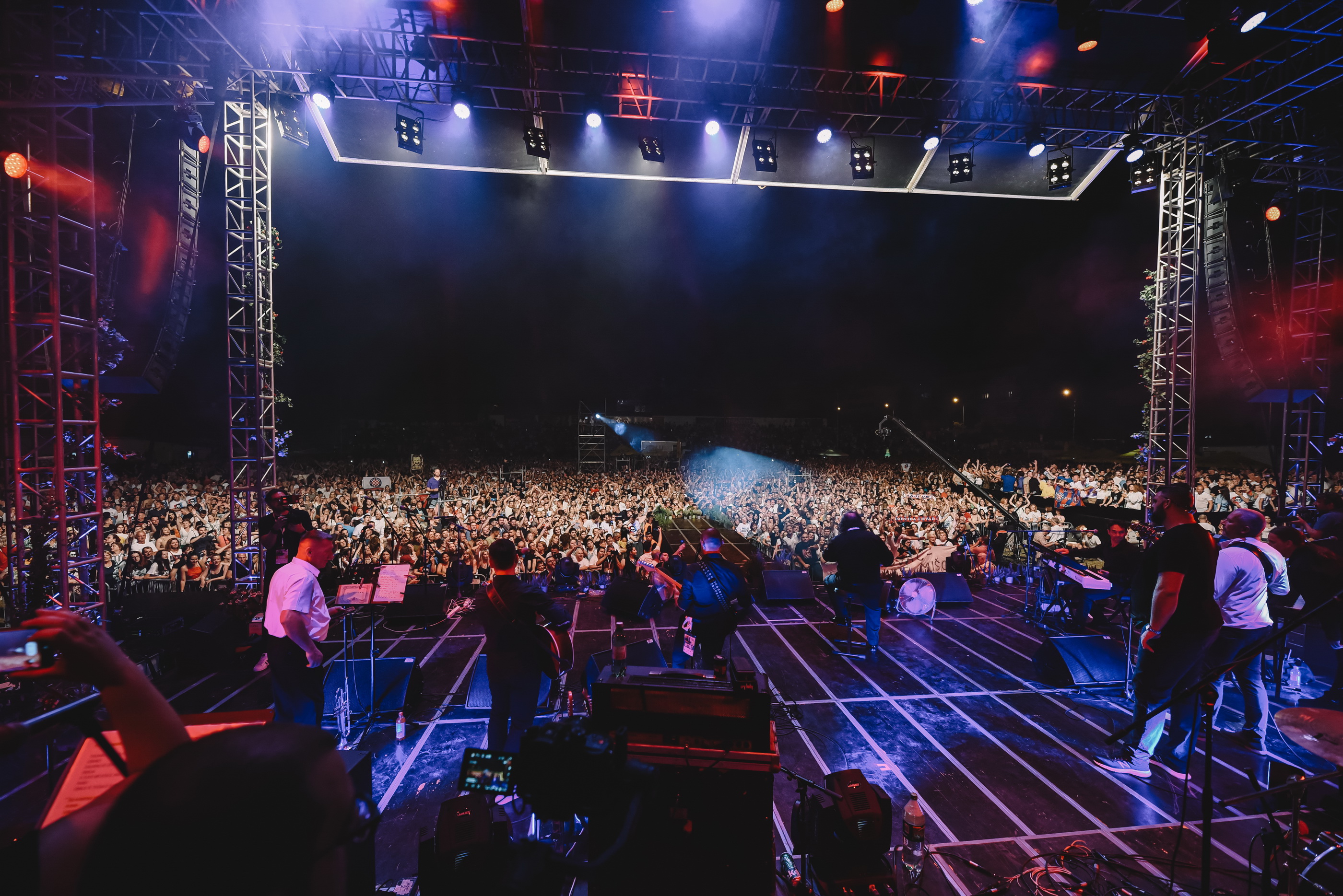 Stari Plac: Mišo Kovač i prijatelji priredili nezaboravan koncert