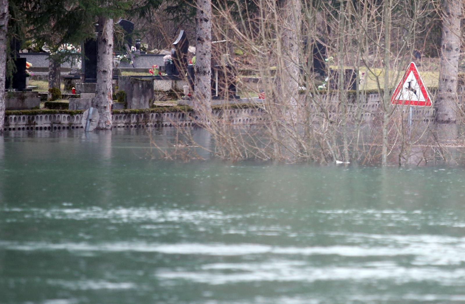 Na području Kosinja proglašeno izvanredno stanje obrane od poplava Na području Kosinja proglašeno izvanredno stanje obrane od poplava